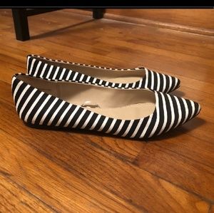 Express black & white striped pointed flat 8.5